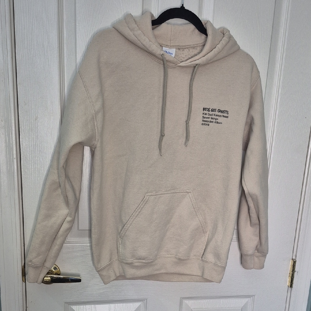 Gildan Men's Cream Hoodie with Pocket